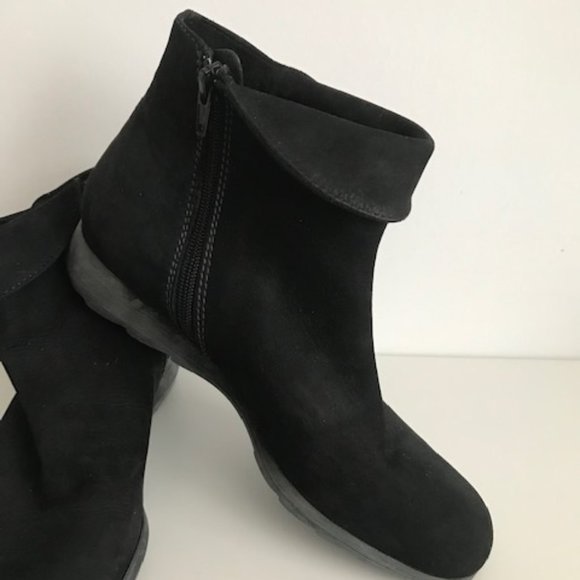 🆕 Black suede zipper ankle boots  - size 38 - NEW - Picture 2 of 11